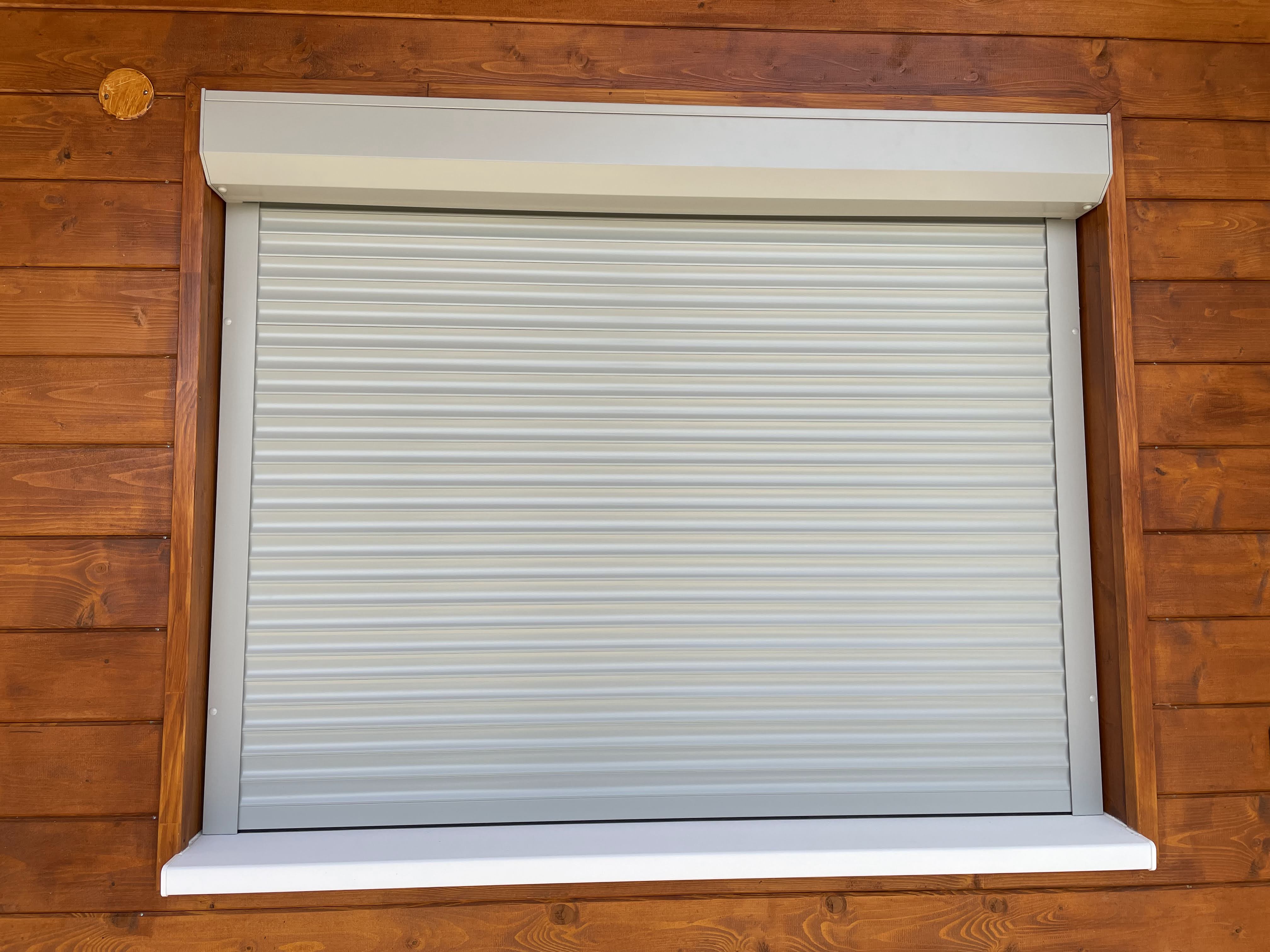 Venkovní hliníková roleta s motorem 1300 x 1015 mm - Stříbrná